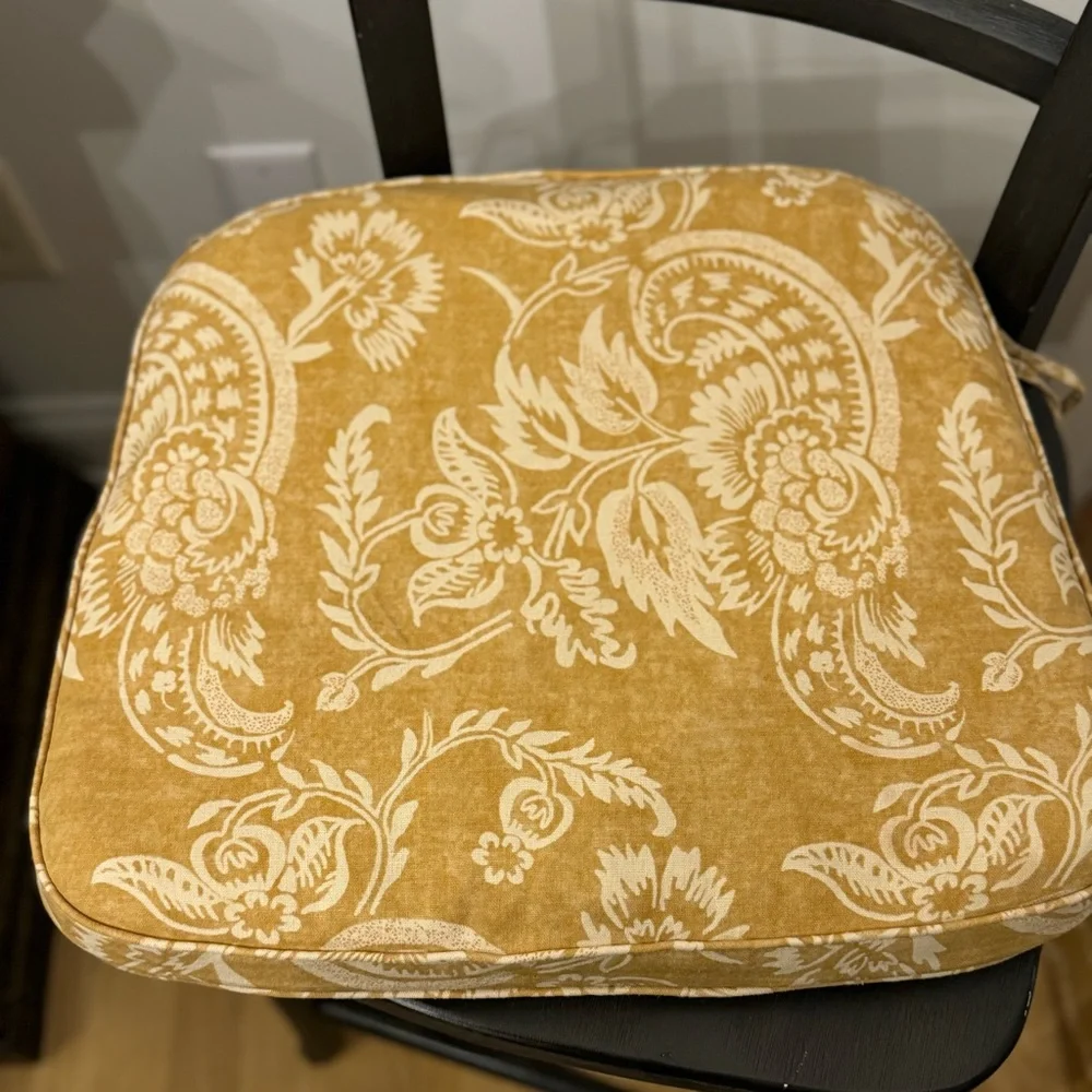 Set of 4 Pottery Barn  Linen Bland Dining Chair Cushions